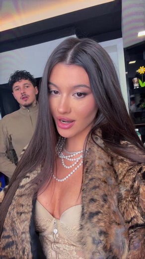 Videoclipuri postate de Erika Isac (@erikaisac) cu Cartier - Bonus Track - Erika Isac & MGK666