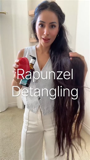 How to detangle super long hair 🫣 #hair #longhair #detangling #asmrvideo #rapunzel