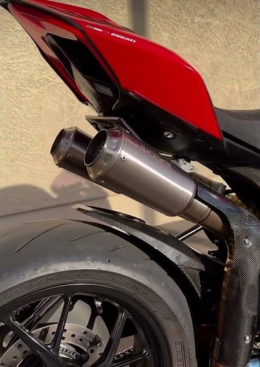 SOUND ON! Ducati V2 955 High Mount VANDEMON Full Titanium Exhaust