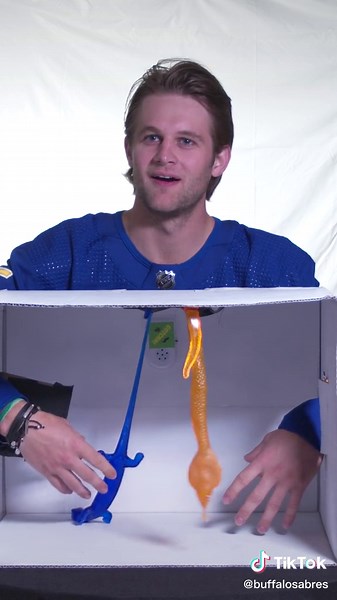 Who knew toy lizards could be so scary 🤣 #sabres #NHL #prank