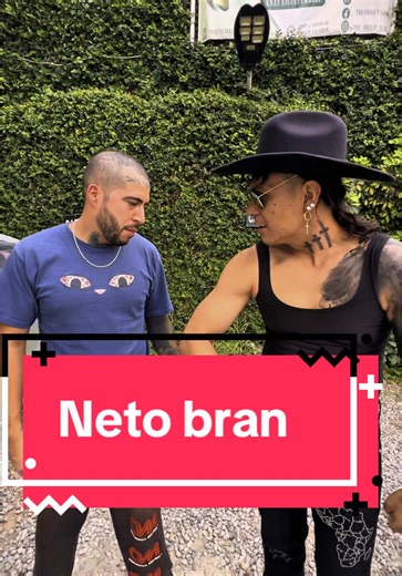 Neto Bran se tatúa en Alien Tattoo