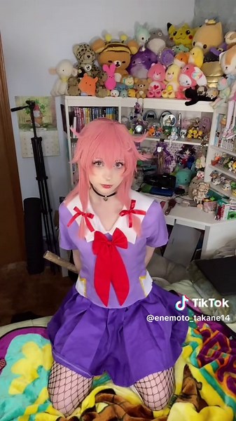 Fall-Inspired Cosplay: Yuno Gasai from Future Diary