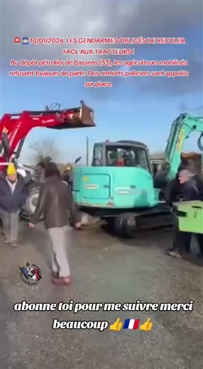 🚨👮🏻‍♂️ LES GENDARMES OBLIGÉS DE RECULER FACE AUX #TRACTEURS ! Au dépôt pétrolier de Bassens (33), les #agriculteur mobilisés refusent toujours de partir. Des renforts policiers sont appelés sur place. #police #gironde #bassens33
