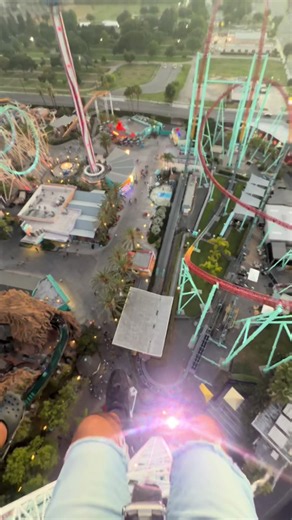 Crazy fall 😱 Supreme Scream Knott’s Berry Farm!!😱🔥 #knottsberryfarm #fall #rollercoastertiktok #crazydrop #adrenaline