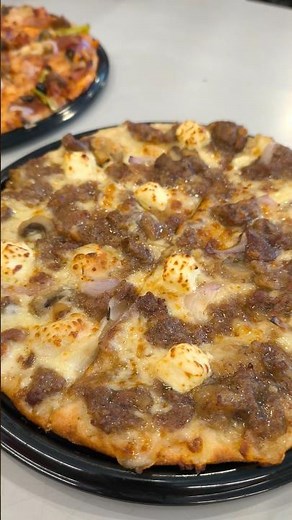 Greenwich Roast Beef Pizza is superb! 🍕