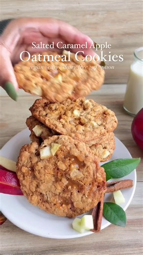 Salted Caramel Apple Oatmeal Cookies 🍏📸: @dedetable 🌱 These oatmeal cookies are super soft, chewy with the added subtle crunch of diced apples and filled with gooey, salted caramel that makes this the best oatmeal cookie ever. Not to mention they’re dairy free, egg free, and 100% *vegan*. They can also super easily be made gluten free. They’re quite literally the most dreamy oatmeal cookies you’ll ever make 🥹 SAVE the recipe below! ⬇️ RECIPE 🌿 ▢ 2 cups all-purpose flour (or gluten free flou