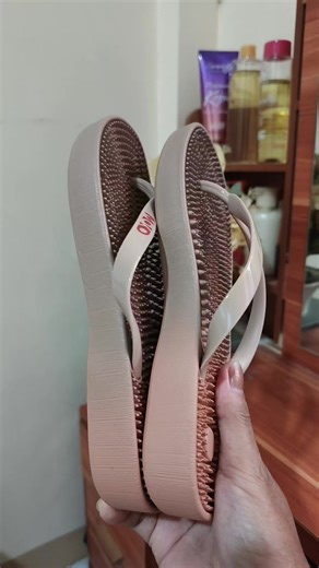 Top Slippers for Comfort and Style in Footwear Trends