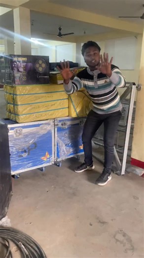 Amrit Gorai on Instagram: "5 लाख के लाइट टूटबके चुकाना चूर हो गया🥲#amritgorai #minivlog #shortvideo #lifestyle #vlog picnic"