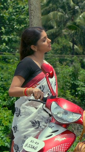 1.4M views · 10K reactions | Meera Super Scene 殺 #Madirasi #Madirasimalayalammovie #Jayaram #MeeraNandan #KalabhavanMani #KochuPreman #SunilSukhada #SasiKalinga #malayalamcomedy | API Malayalam Comedy | Facebook