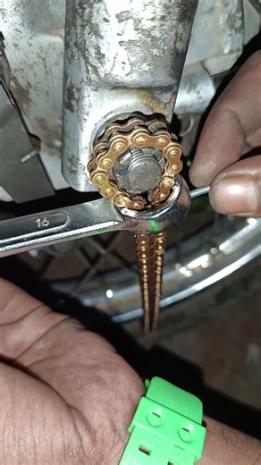 Pro Motorcycle Repair Hack📌 🔧 Front Wheel Nut Unlocking DIY Tutorial Secret Tip! ⛓️‍💥✔️