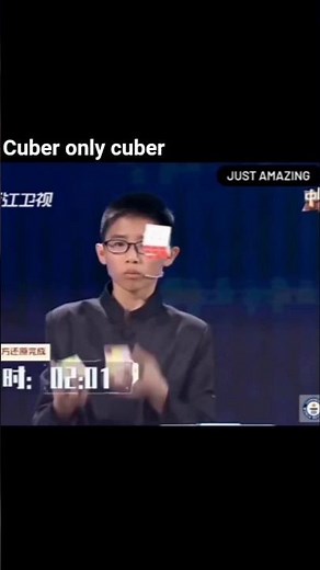 "3 Rubik's Cubes in the AIR! 🤯 Unbelievable Juggling World Record!