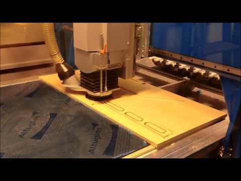 Decoupe de contreplaqué filmé avec CNC panneau