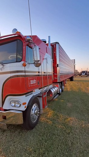 Vintage Kenworth K100 Truck from BJ and the Bear