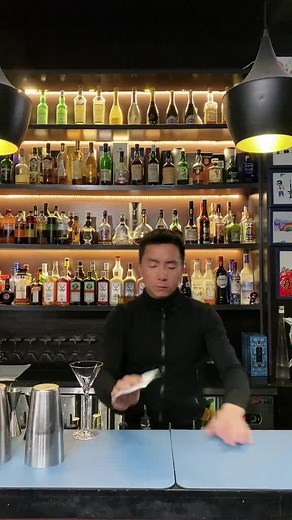 Professional Bartender's Cocktail Making Tutorial on TikTok