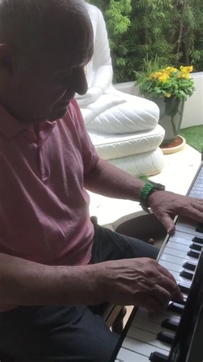 Mastering the Toosie Slide on Piano: A Hilarious Fail