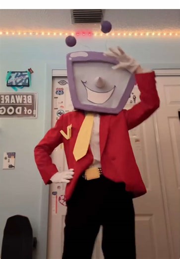 Cosplay Challenges: Navigating Antennas and Boxes