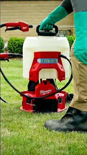 M18™ SWITCH TANK™ 15 Litre Backpack Chemical Sprayer with Powered Base