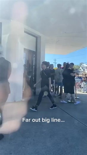 People will line up for literally anything if the queue is long enough... and I mean ANYTHING #waitforend😂😂 fyp #foryoupage #funny #lines #queue | Kick it Forward