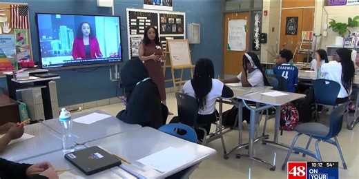 WAFF 48 Anchor Margo Gray speaks to journalism class at Chapman Middle