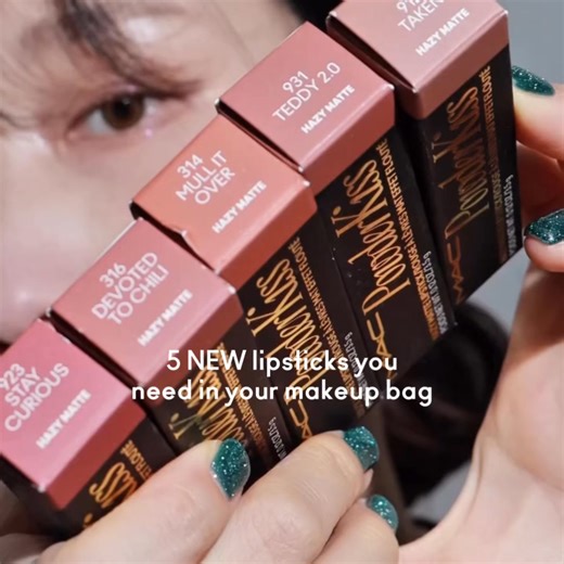 Our new MAC Powder Kiss Hazy Matte Lipstick gives you that soft-focus effect in one moisturizing swipe. | MAC Cosmetics Canada