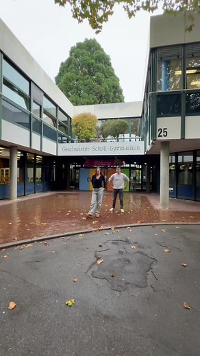 Neidisch auf unsere Villa? #school #housetour #ironic #forypupage #fyp #viralvideos #funnyy