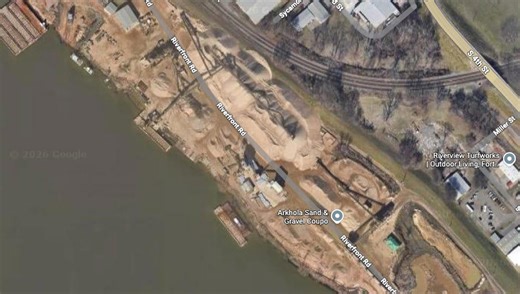 Union Pacific reports eight railcars derail near Van Buren yard