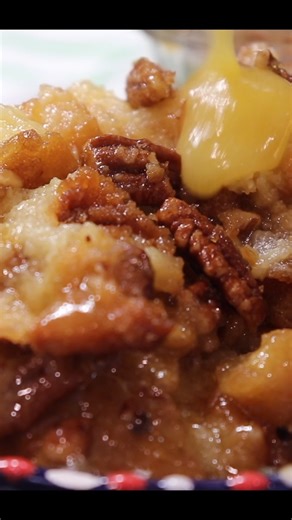 Southern Bread Pudding Recipe With Sauce ✅ Comment RECIPE and I’ll DM the link. https://www.backtomysouthernroots.com/southern-bread-pudding-recipe-with-sauce/ | Back To My Southern Roots