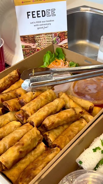 Level up your next boardroom meeting with our tasty platters delivered directly to your office! 🍉🍓🍔 From Asian to Western, vegetarian, vegan & halal options - no one goes hungry on our watch! 🥪🥗🍔 #corporatecatering #sydneycatering #feedeefoods #instafoodie #foodie #eventcatering