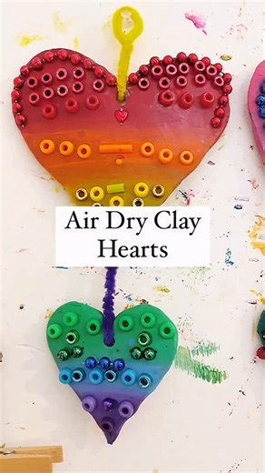 Well, here we are on Day 9 of sharing winter art projects for kids. I thought I’d post for a week, but I’m going to keep going because I have more awesome secular art lessons that make this season feel truly magical. I love giving gifts, and you never need a reason to spread love. Especially when those gifts are made by hand, with care, creativity, and heart. That means even though this project feels festive and sparkly and would bring so much joy to your winter crafting lineup, it’s a winner al