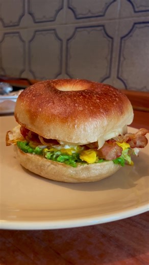 Avocado, egg, bacon, smoked scamorza cheese - eat & repeat! #beehivebagels #bagels #bagelsrome #romebagels #bagelsandwich