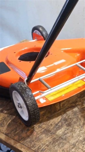 Solett lawnmower powered by Tecumseh. Model year 1992.