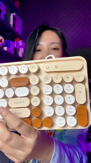 Keyboard aesthetic bikin meja belajar dan kerja kalian makin aesthetic 🥰 #keyboard #keyboardaesthetic #keyboardkerja #wiredkeyboard #gajiansale
