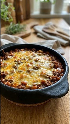 Cheesy Ground Beef & Baked Bean Casserole #easyrecipes #recipe #cooking #food