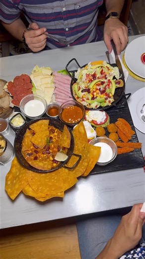 Lapero on Instagram: "🇪🇸🌮 Un voyage gourmand entre l’Espagne et le Mexique ! 🇲🇽✨ Chez Lapéro Tapas & Pintxos, on partage bien plus qu’un repas : un moment convivial autour de tapas généreux et faits maison ❤️ Au menu : nachos croustillants, salades fraîches, fromages et charcuteries savoureuses, croquetas dorées, churros moelleux et fondant au chocolat irrésistible 🍫😋 Des couleurs, des saveurs, et surtout du plaisir à chaque bouchée 🌶️🥑🧀 📍 Lapéro Tapas & Pintxos – L’adresse où l’Espag