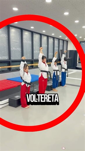 Aprendiendo a hacer una voltereta! 😱😱#fyp