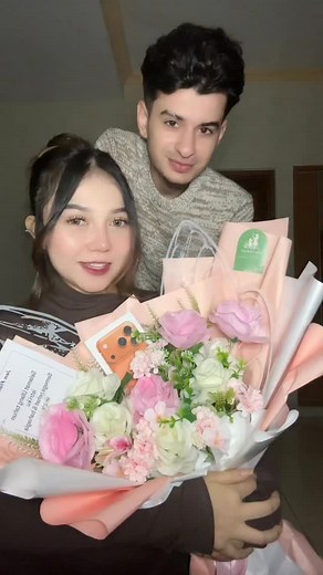 129K views · 31K reactions | unboxing ip 17 pro dari suami殺 | Ina Yatul Zein | Facebook