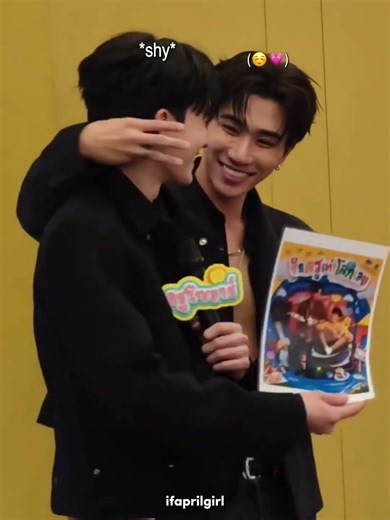 so cute when Santa getting shy because of Perth #perthsanta #loveyouteacher