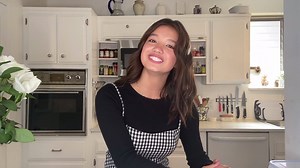 Hey Canada, check out this message from Peyton Elizabeth Lee, who plays Sam in the new #DisneyPlus original movie: Secret Society of Second-Born Royals #SSSBR Did you know some of the filming was done in Toronto, Ontario? See if you can spot some key Toronto locations while watching 🔍 🇨🇦 | Walt Disney Studios