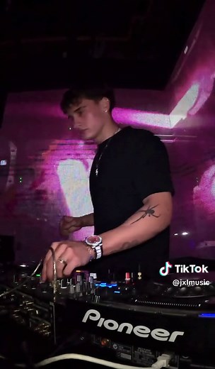 Smoothest DJ Transitions for the Ultimate Party Experience