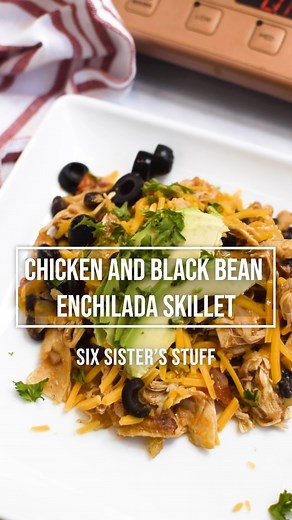 This Chicken and Black Bean Enchilada Skillet is easy to throw together and something the whole family will love 💕 Full recipe here: https://www.sixsistersstuff.com/recipe/chicken-and-black-bean-enchilada-skillet-recipe/ | Six Sisters' Stuff