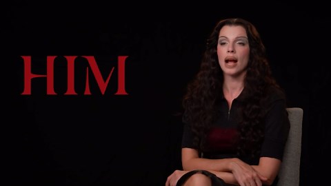 Julia Fox Ranks Jordan Peele Films, Talks Toxic Masculinity & Using Mind Manipulation