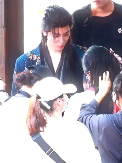 First scene 😏 #houminghao #luyuxiao #chinesedrama #shortsfeeds #loveintheclouds#fyp#edit#入青云#卢昱晓#候明昊