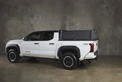 MOTŪ Hybrid Truck Cap for Toyota Tacoma