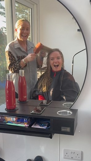 Colour allergy? No toner? No problem. Let’s clear something up - you can get a clean blonde without toner. You just need the right lift, the right bleach, and a bloody good plan. It’s not about crossing your fingers and hoping for beige,it’s about knowing your product, understanding how the hair’s lifting, and making decisions based on what’s actually happening in the bowl… not just what the chart says. Blonde doesn’t always mean icy. Clean doesn’t always mean toned. And a toner isn’t a magic fi
