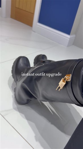 these can level up your outfit in an instant! these fold over boots are so popular for a reason. ✨🖤 #2026fashion #sharkboots #tiktokmademebuyit #boots #trendyyy