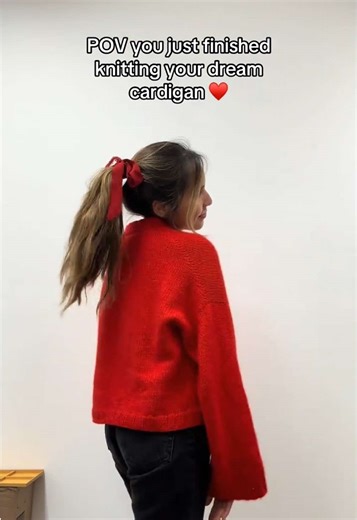 ♥️Hanni Cardigan Reveal ♥️ Thanks for everyone for following the series! Yarn- Cashmere Merino Bloom in colorway Red Poppy by @Purl Soho Pattern- Hanni Cardigan by @Knitters & Friends #knit #knitok #ootd