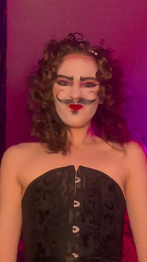 Exploring Androgynous Aesthetics in Cabaret Performances