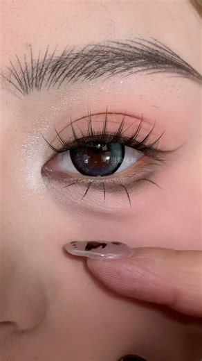 Applying eyelashes for beginners #Of course I have to record this!#Lower lash tutorial #shorts