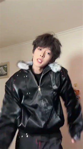 Blackout Dance Challenge: 55 Shake Moves, Original Choreo, Costume Swap