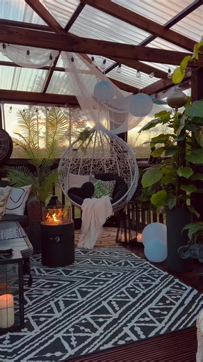 Twilight painting my path to paradise☺️ Hello pals, i love capturing those moments before sunrise or sunset. What’s your favourite time to see the sky’s hue? Wishing all a beautiful evening / day where ever you may be😊 Jenny Xx Outdoor Pvc covers @Pvc_covers Lounge set TAMBOHUSE 5-seater grey and Lantern VILLADS @JYSK Outdoor Rug @RugVibe #firepit #firetable #backyardvibes #patio #fyp #patiofurniture #outdoorfurniture #patiomakeover #gardentok #terrace #porch #balcony #homedecor #patioinspo #fi